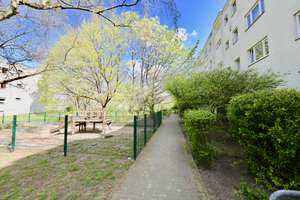 HELLE WOHNUNG MIT LOGGIA & BLICK INS GRÜNE - GUTER SCHNITT -  SUPER INFRASTRUKTUR – Quäkerstr. 8 dd, 13403 Reinickendorf (Ortsteil), Berlin – Vorschaubild 17