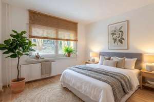 Grüne + ruhig gelegene Familienwohnung mit Sonnenbalkon + Einbauküche! – Am Bernsdorfer Hang 40, 9126 Bernsdorf, Chemnitz – Vorschaubild 4