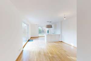 Großzügige Wohnung mit Hobbyraum & großem Südwestgarten – 2 Bäder, EBK und TG-Stellplatz