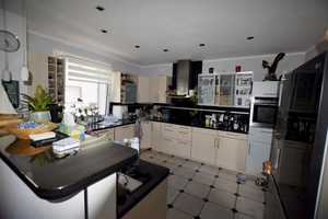 8-ZKB Einfamilienhaus mit Gästewohnung / Büro. Ideal für eine große Familie! – Arndtstraße 13, 68775 Rhein-Neckar-Kreis – Vorschaubild 5