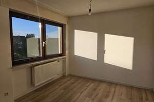 Frei stehendes Einfamilienhaus in Baden-Baden-Steinbach, großer Garten, 2 Tageslichtbäder, Garage – Die vollständige Adresse der Immobilie erhältst du vom Anbieter., 76534 Steinbach, Baden-Baden – Vorschaubild 6
