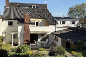 Charmantes großes Einfamilienhaus + Nebengebäude mit Garage und herrlichem, nicht einsehbarem Garten – Die vollständige Adresse der Immobilie erhältst du vom Anbieter., 61130 Nidderau – Vorschaubild 1