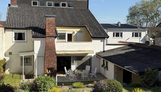 Bild von Charmantes großes Einfamilienhaus + Nebengebäude mit Garage und herrlichem, nicht einsehbarem Garten