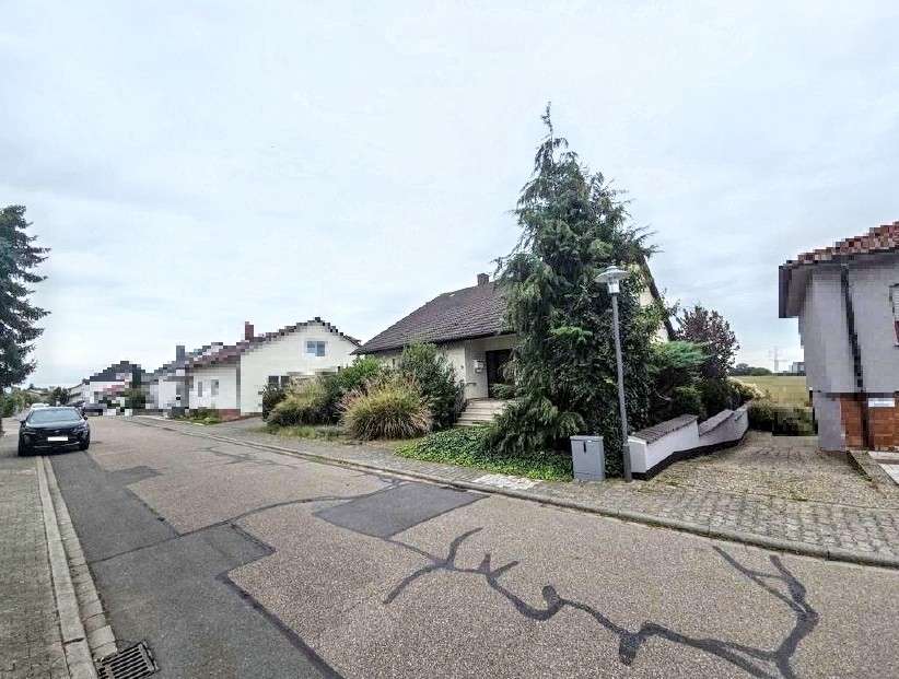 PREISREDUKTION: Modernisierungsbedürftiges Einfamilienhaus in guter Lage von Bürstadt-Bobstadt, Bergstraße Kreis – Bild 2