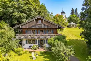 Großzügig, zentral, rustikal: Einmaliges Landhaus auf idyllischem Parkgrundstück – Bad Tölz-Wolfratshausen (Kreis) – Vorschaubild 1
