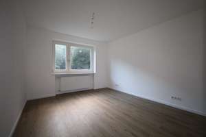 Modernisierte 4-Zimmer-Wohnung + Esszimmer, Westbalkon & neue Einbauküche in Poppenbüttel – 22395 Poppenbüttel, Hamburg – Vorschaubild 6