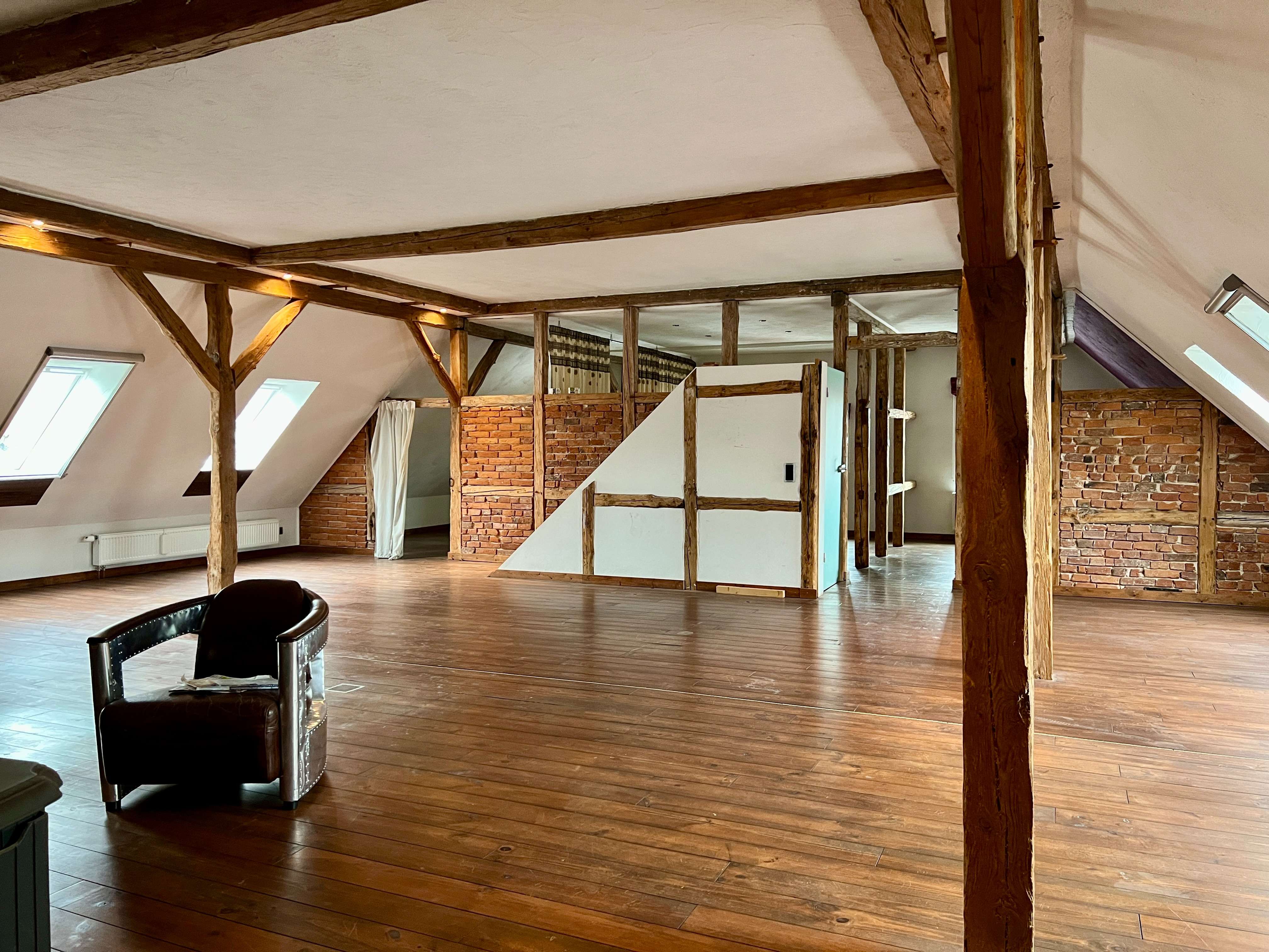 Immobilie in Nienburg/Weser - Kernsanierter Resthof zentral in Erichshagen / großzügiges Platzangebot / großer Garten / Scheunen - Bild 1