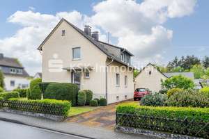 Großzügiges, sonnenverwöhntes Grundstück mit Zweifamilienhaus für kreative Sanierer. – Die vollständige Adresse der Immobilie erhältst du vom Anbieter., 51469 Hand, Bergisch Gladbach – Vorschaubild 2