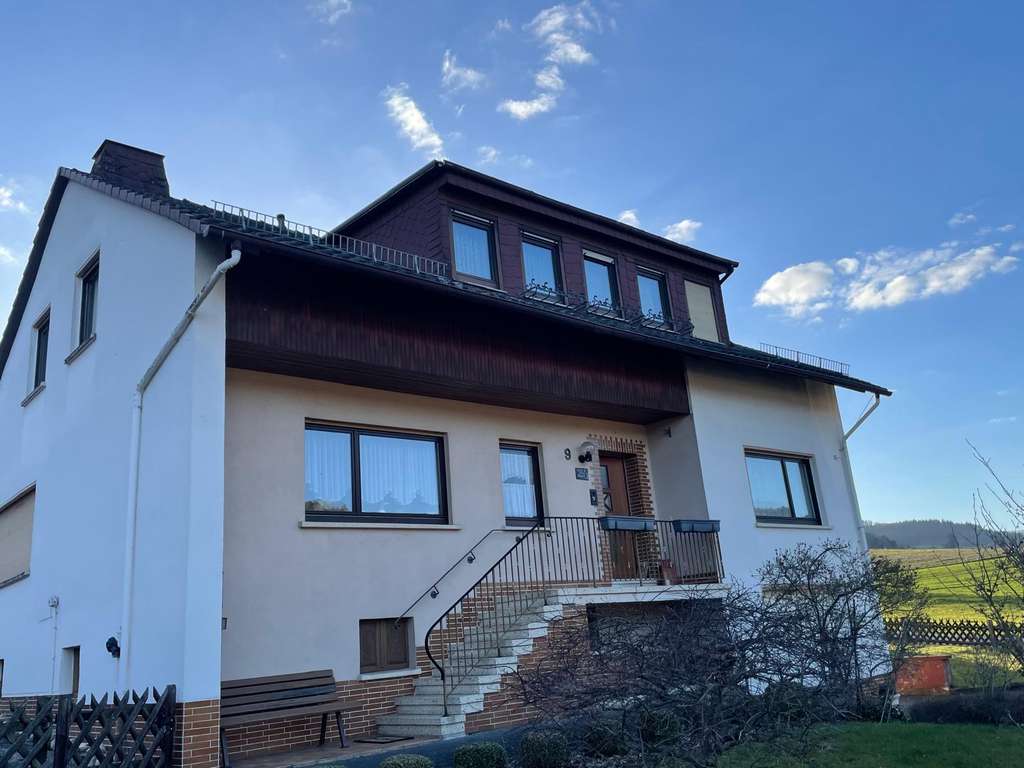 Immobilie in Biedenkopf - Großes renovierungsbedürftiges  Einfamilienhaus  in  Biedenkopf - Engelbach / Randlage - Bild 3