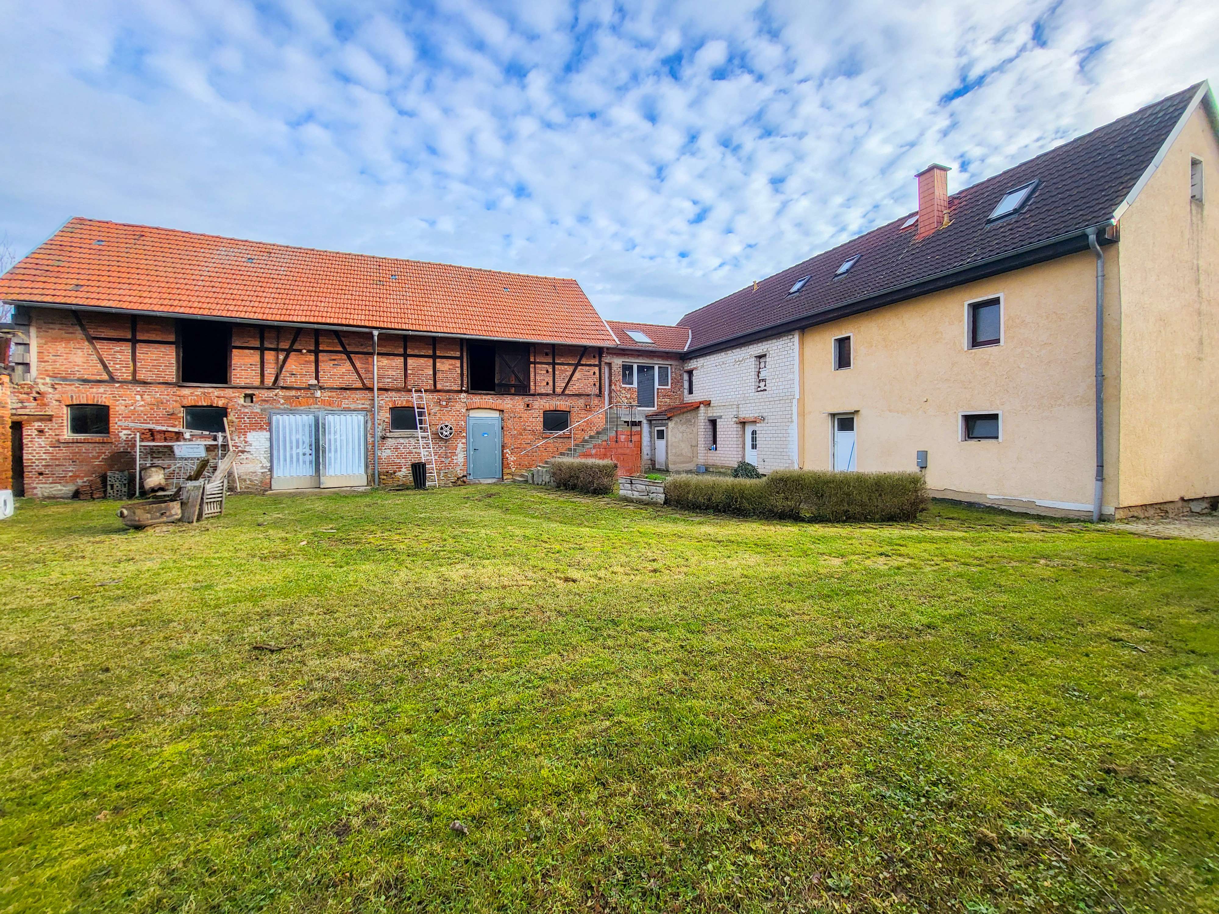 Attraktives Wohnensemble mit Garten und Ausbaureserve, Weimarer Land Kreis – Bild 1