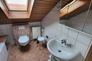 Wohnen mit Charakter: Drei-Zimmer-Dachgeschosswohnung in Reckendorf – Greifenklaustraße 6, 96182 Reckendorf – Vorschaubild 2