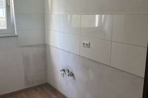 2-Zimmer-Balkonwohnung mit Laminat, Tapeten und modernem Wannenbad – Lehnackerstraße 54, 47179 Fahrn, Duisburg – Vorschaubild 4