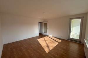 Schöne familienfreundliche 4-Zimmer-Wohnung mit Loggia nähe Augsburg-Kuhsee zu vermieten  – Mittenwalder Straße 16, 86163 Hochzoll-Süd, Augsburg – Vorschaubild 2