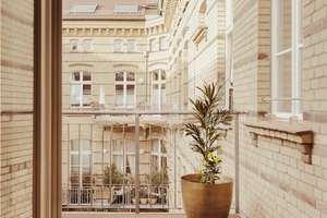 Altbau von 1863 mit Südbalkon und fein abgestimmtem Interieurkonzept – Die vollständige Adresse der Immobilie erhältst du vom Anbieter., 10117 Mitte (Ortsteil), Berlin – Vorschaubild 5