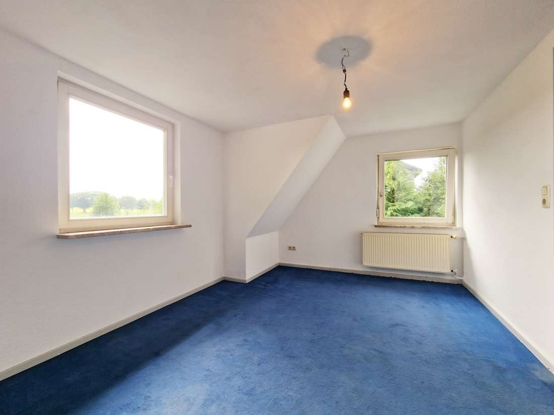 Immobilie in Ostrohe - Blick ins Grüne - Einfamilienhaus mit Garage und schönem Grundstück in guter Lage - Bild 1