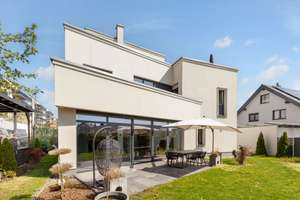 Penthouse-Gefühl im eigenen Haus – moderne Designvilla mit Dachterrassen und Wärmepumpe – Die vollständige Adresse der Immobilie erhältst du vom Anbieter., 13053 Alt-Hohenschönhausen, Berlin – Vorschaubild 1