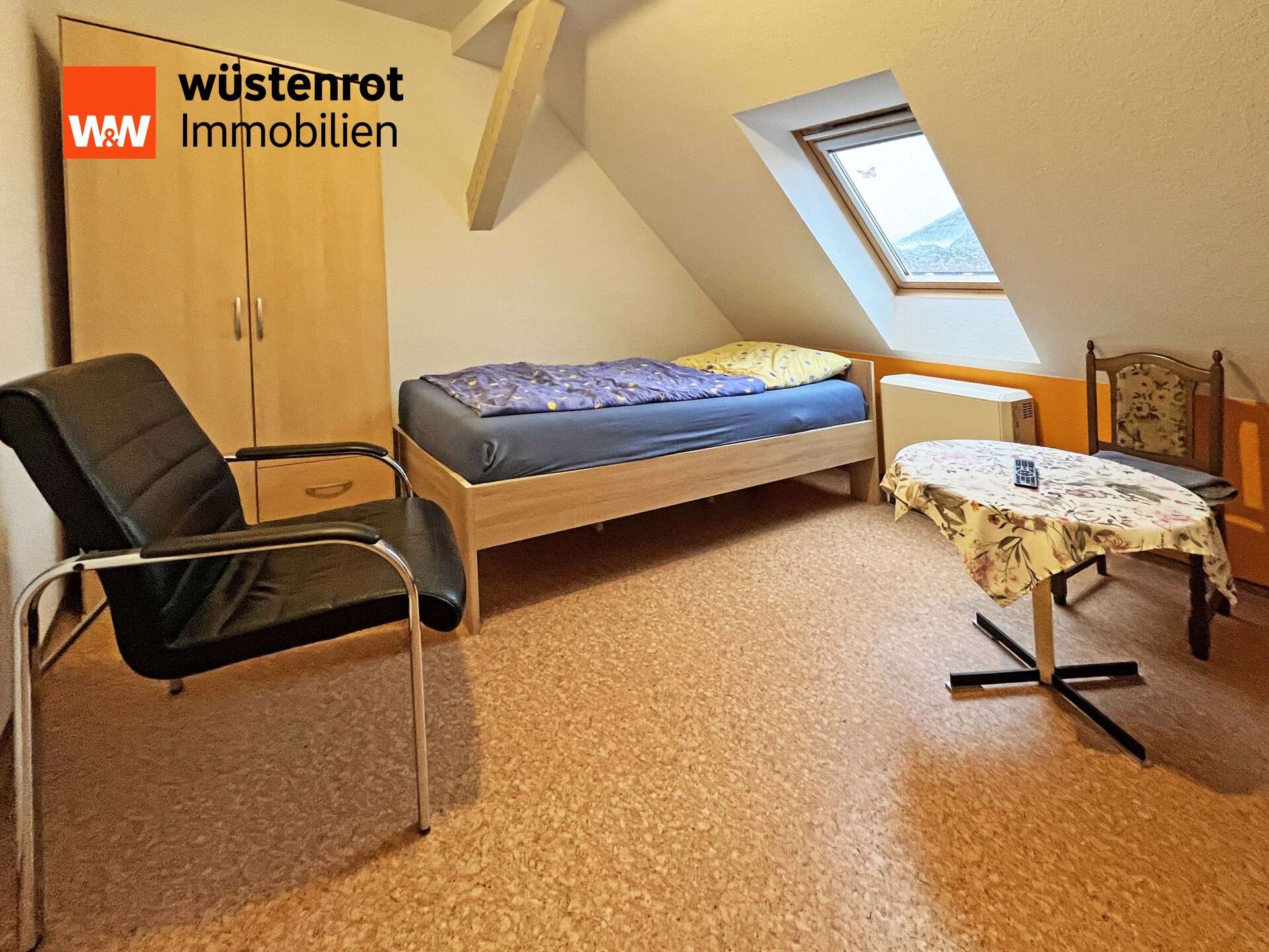 Immobilie in Anklam - WOHNANLAGE MIT EINEM DOPPEL- UND EINEM REIHENDOPPELHAUS + NEBENGEBÄUDE + GARAGE + PHOTOVOLTAIKANLAGE - Bild 2