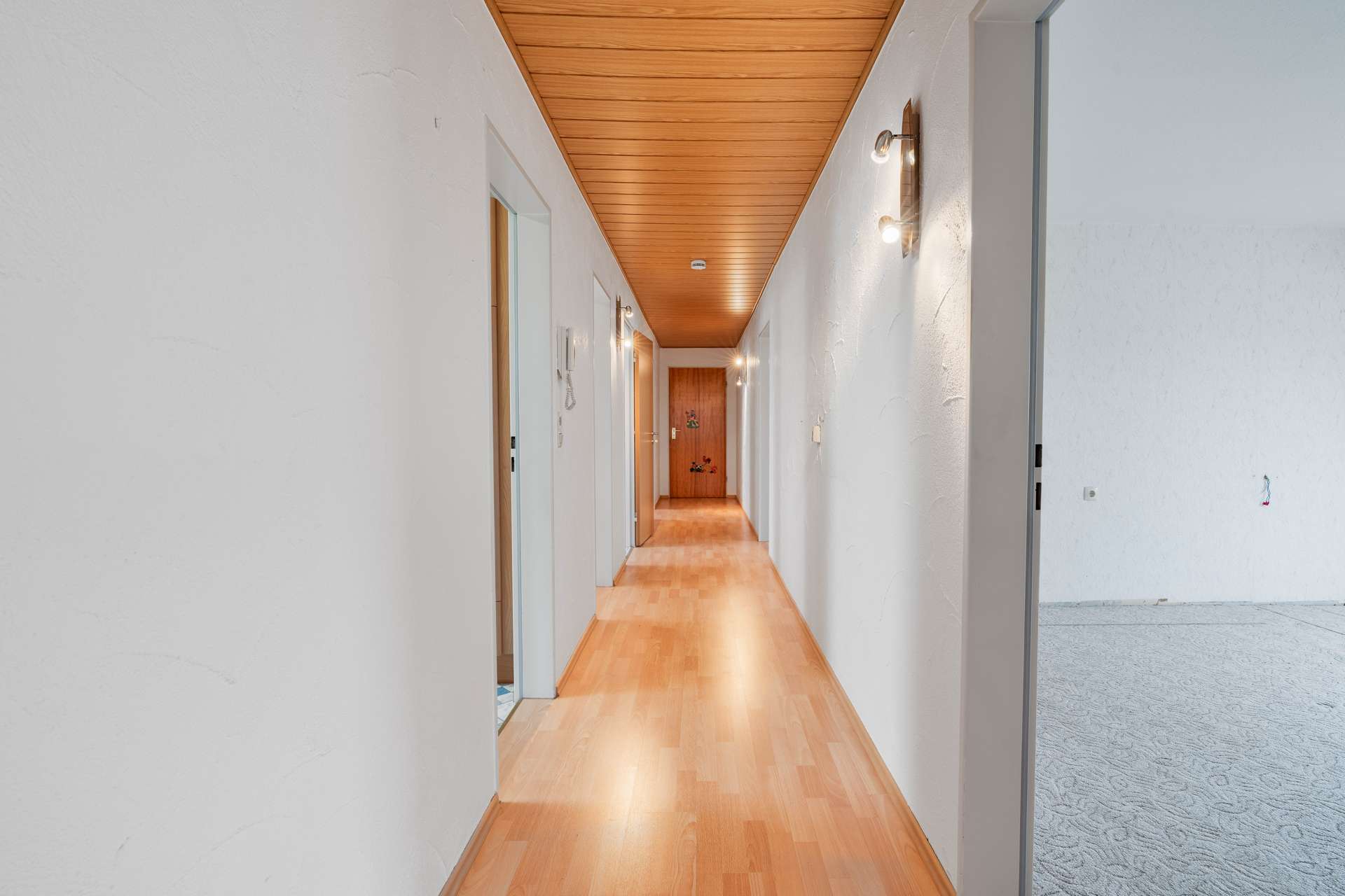 4-Zimmer Dachgeschosswohnung mit Balkon und Garage in beliebter Lage von Neu-Ulm/Pfuhl, Neu Ulm Kreis – Bild 2