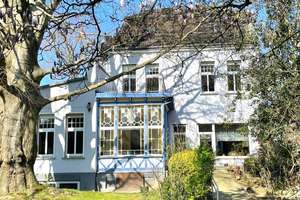 Residieren in einer herrschaftlichen, modernisierten Gründerzeitvilla in Dortmund-Sölde !