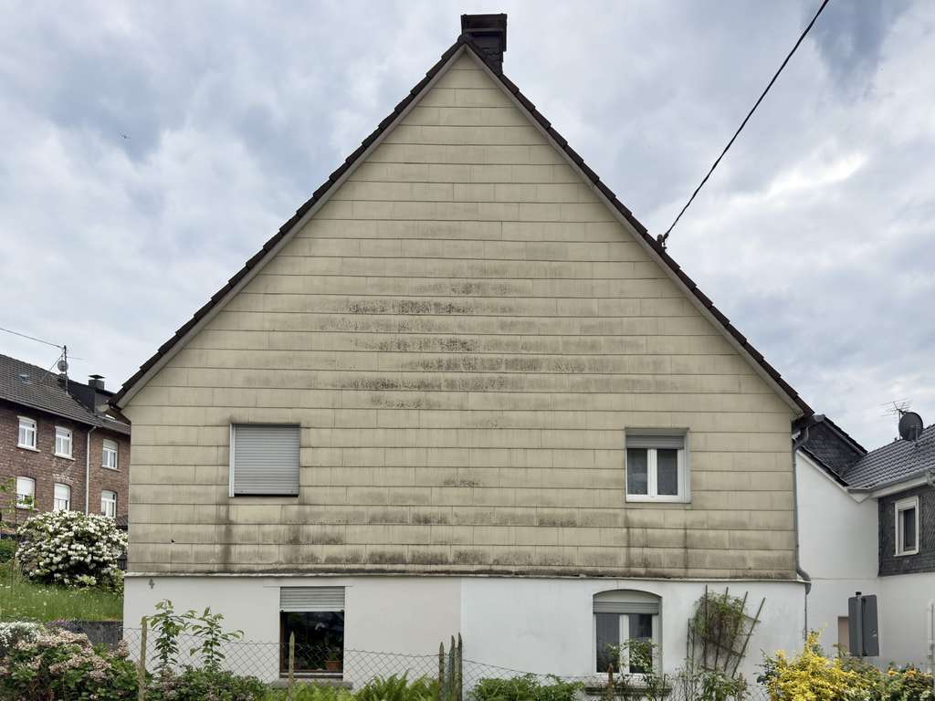 Immobilie in Engelskirchen - Charmantes Einfamilienhaus mit Atelier & Entwicklungspotenzial – 45 km von Köln, mitten im Grünen - Bild 3