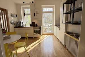 Möblierte Altbau-Untermiete nahe Peterskirche – 2,5-Zimmer Wohnung mit Balkon – sofort verfügbar 