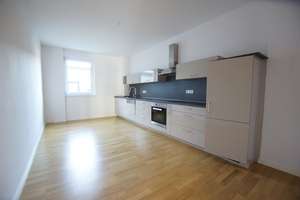 Moderne und großzügige
5 Zimmer-Wohnung über zwei Etagen mit separatem Eingang und Einbauküche – 40549 Heerdt, Düsseldorf – Vorschaubild 10