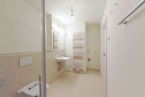 barrierefreie Neubau-Wohnung mit EBK, Süd-Balkon, Echtholzparkett, Fahrstuhl, Tiefgarage – Berringerstraße 39, 18146 Dierkow-Neu, Rostock – Vorschaubild 3
