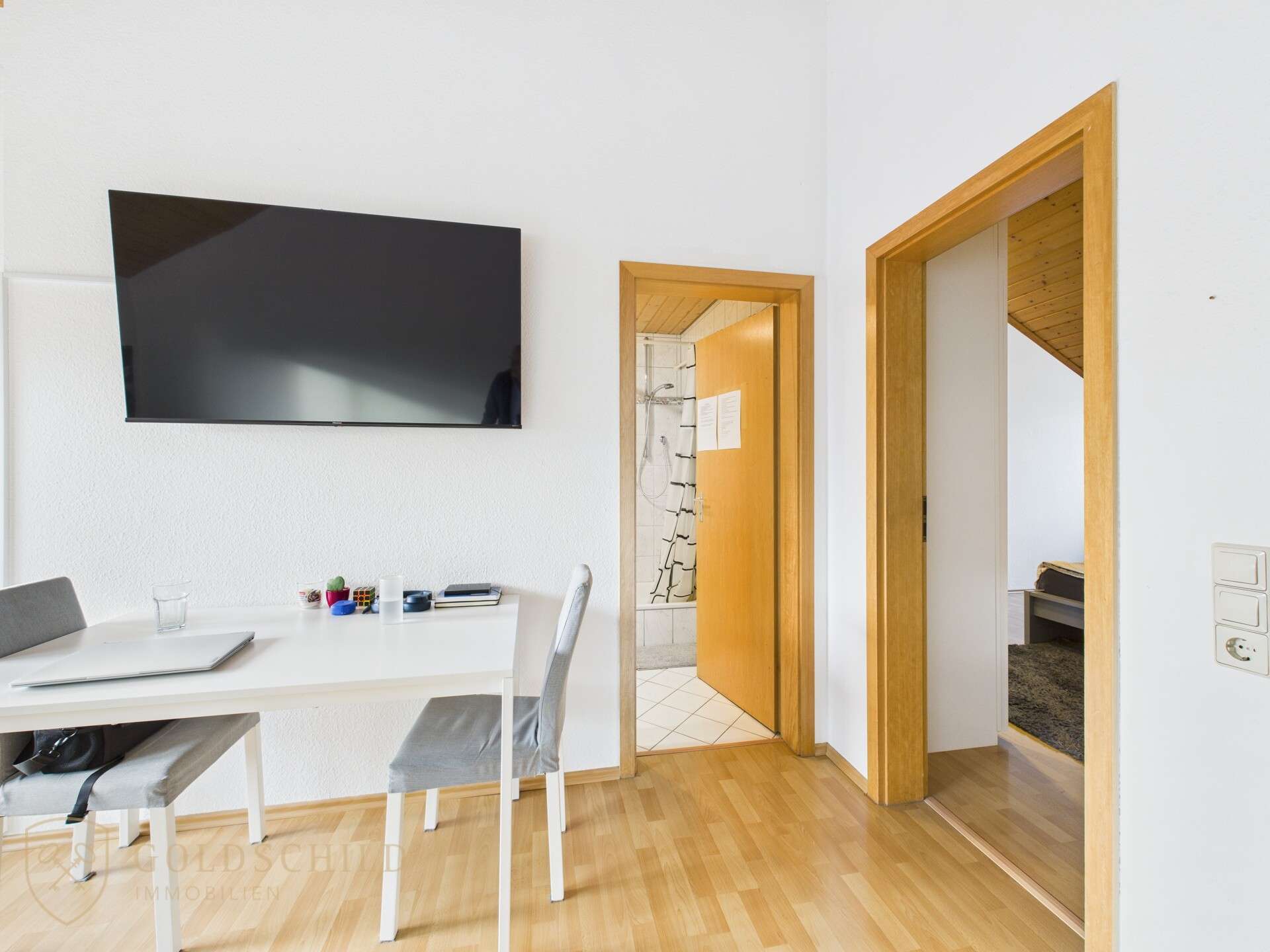 Immobilie in Oberboihingen - Lichtdurchflutetes Dachgeschoss mit Loggia – Gepflegte 2,5-Zimmer-Wohnung in ruhiger Lage - Bild 1