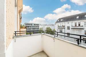Kapitalanlage nahe Lietzensee: 4-Zimmer-Altbauwohnung mit zwei Balkonen