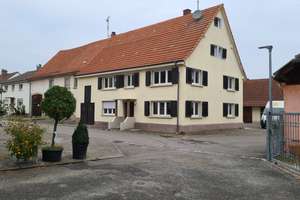 Geräumiges Einfamilienhaus mit 2 Stellplätzen in Singen (Hohentwiel) – Kreuzstraße 11, 78224 Singen (Hohentwiel) – Vorschaubild 2