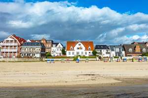 Ein Haus mit Geschichte und Potenzial direkt am Meer – Die vollständige Adresse der Immobilie erhältst du vom Anbieter., 25938 Wyk auf Föhr – Vorschaubild 1