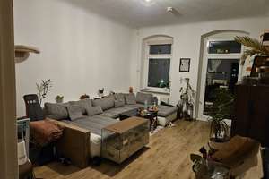 Helle 2-Zimmer Altbau mit Keller und Balkon 3000€ Abschlag