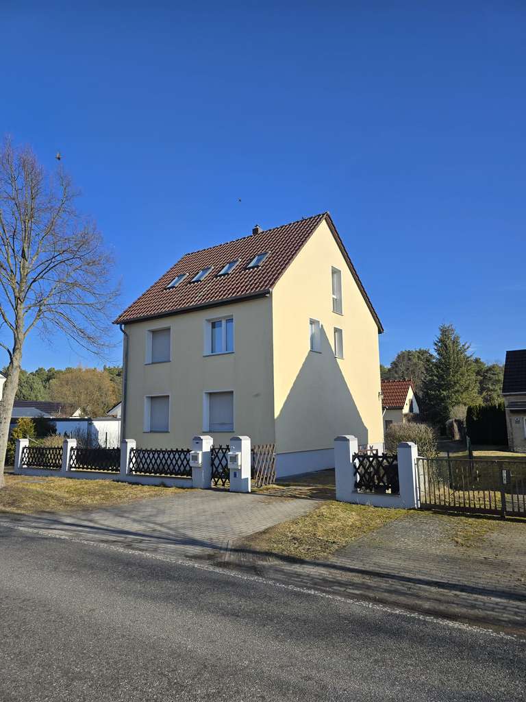 Immobilie in Langewahl - Charmantes Zweifamilienhaus mit großem Grundstück in Langewahl – Kapitalanlage mit Perspektive - Bild 0