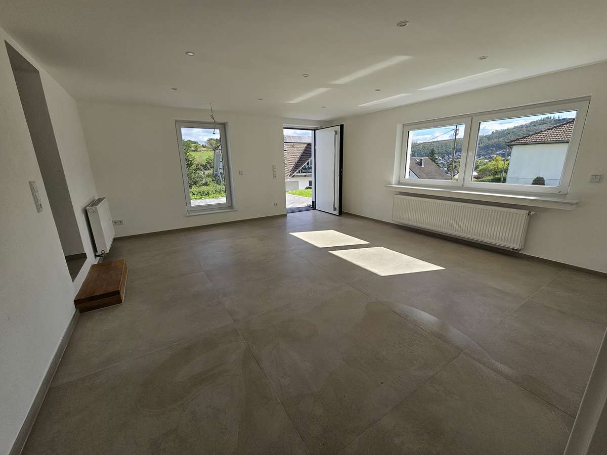 Hochwertig modernisierte 2-ZKB mit großer Sonnenterrasse in Toplage (direkt vom Eigentümer)