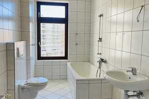 Willkommen zu Hause: bezugsfreie 3 Zimmer-Wohnung mit Balkon und Aufzug! Zentrumsnahe Lage! – Rosa-Luxemburg-Straße 48, 4315 Leipzig – Vorschaubild 8