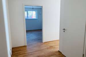 Barrierefreie Wohnung mit Einbauküche, Terrasse und Gartenanteil – Eugen-Kaiser-Str. 8a, 63450 Innenstadt, Hanau – Vorschaubild 2