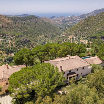 Klassische und elegante mediterrane Finca mit spektakulärem Meerblick