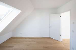 Über den Dächern Friedenaus: Lichtdurchflutetes Dachgeschoss im Erstbezug mit Aufdachterrasse! – Stierstraße 9, 12159 Friedenau, Berlin – Vorschaubild 10