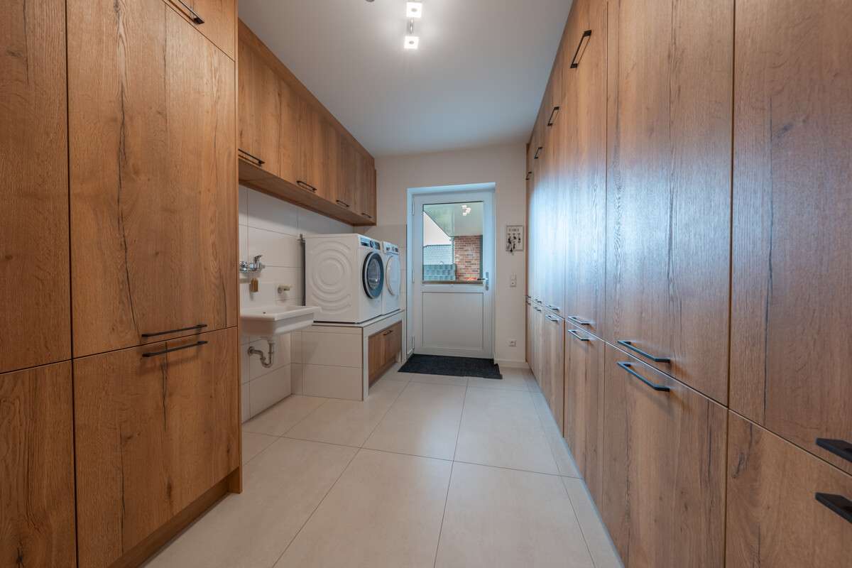 Immobilie in Bippen - Modernes Familienanwesen

Großzügigkeit, Design und Zukunftssicherheit in perfekter Harmonie - Bild 5