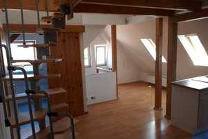 Lichtdurchflutete 2-Zimmer-DG-Wohnung mit EBK in Stuttgart - Feuerbach nur für 1 Person !!! – Dieterlestr. 0000000, 70469 Stuttgart – Vorschaubild 3