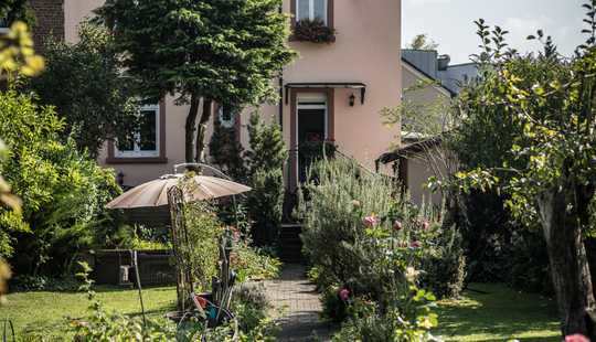 Bild von *Paul & Partner* IHR HAUS MIT GARTEN !