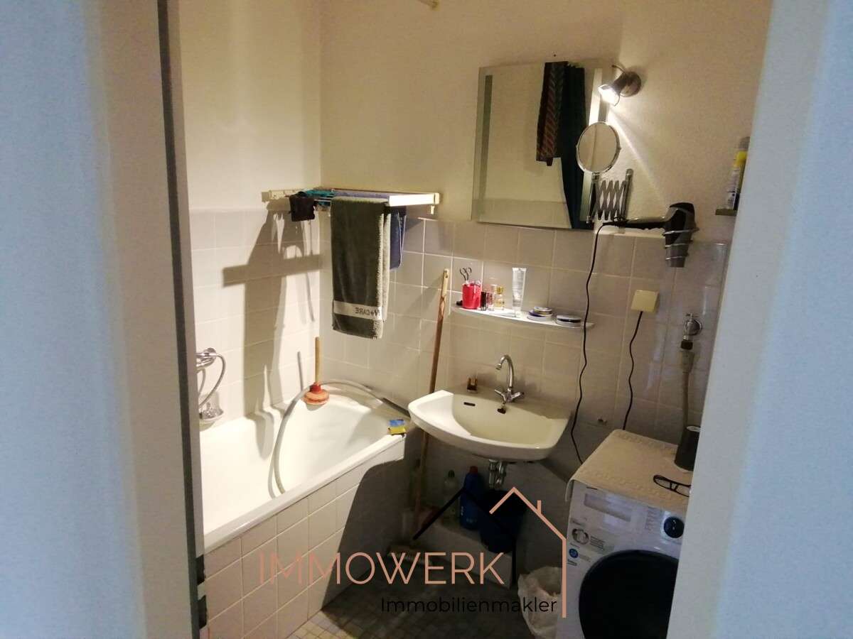 Immobilie in Stade - vermietete 3-Zimmer-Wohnung mit Loggia im 1.OG zu verkaufen - Bild 2