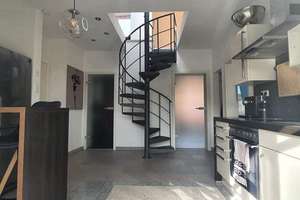 Charmante 3-Zimmer Maisonette Wohnung mit Balkon im 4.  und 5. OG in Würzburg-Neumünster – Karmelitenstraße 22, 97070 Altstadt, Würzburg – Vorschaubild 1