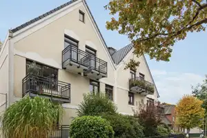 Stilvolle Maisonette-Wohnung in Nienstedten – Modernisiert, lichtdurchflutet & mit Doppelbalkon! – Hamburg – Vorschaubild 1