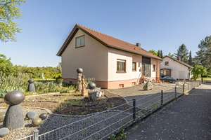 Potenzial trifft Top-Lage:
Großzügiges Familiendomizil auf einem 1002 m² großen Grundstück in Forst – Die vollständige Adresse der Immobilie erhältst du vom Anbieter., 76694 Forst – Vorschaubild 1