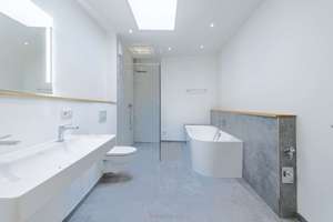 EXKLUSIVE GELEGENHEIT!- TRAUMPENTHOUSE mit 360 Grad Bergblick, Balkon, Dachterrasse und Luxusküche – Kaiserstraße 2, 83022 Innenstadt, Rosenheim – Vorschaubild 5