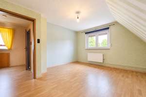 Charmantes Endreihenhaus mit Garten und Kamin
- ideal für Paare und Familien in Itzehoe Edendorf! – Die vollständige Adresse der Immobilie erhältst du vom Anbieter., 25524 Itzehoe – Vorschaubild 9