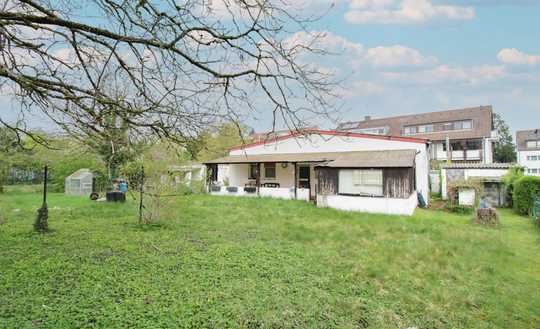 Freistehendes Einfamilienhaus mit Doppelgarage