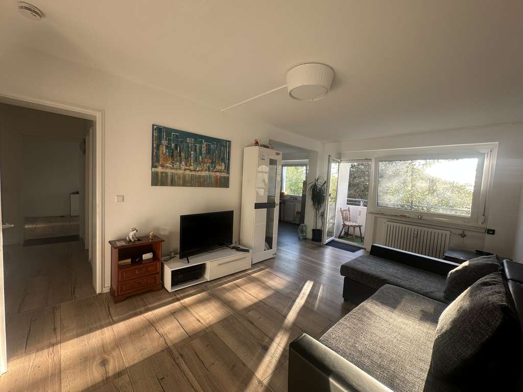 Modernisierte sonnige 2 Zimmerwohnung mit Balkon