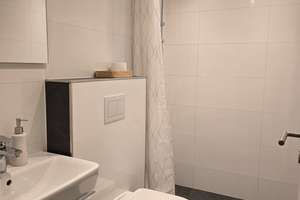 **Charmante, voll möblierte und frisch kernsanierte 2-Zimmer-Wohnung mit Spitzboden und Balkon** – Frohnhauser Str. 133, 45144 Holsterhausen, Essen – Vorschaubild 11